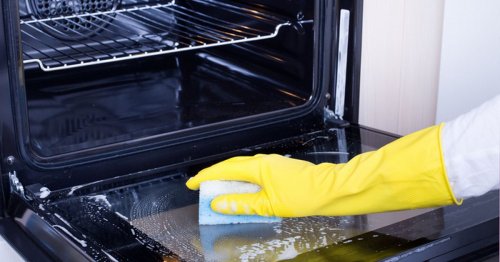 Cleaning pro swears by 60p oven hack that banishes grease with two household items
