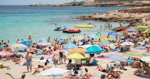 Warning to Irish tourists over key travel advice as holidaymakers left stranded