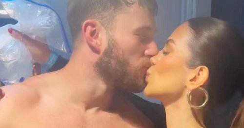 Ekin-Su locks lips with Curtis Pritchard as she supports Love Island beau at boxing match