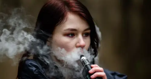'Scary' vape tongue symptoms to watch out for as UK smoking ban passes next stage