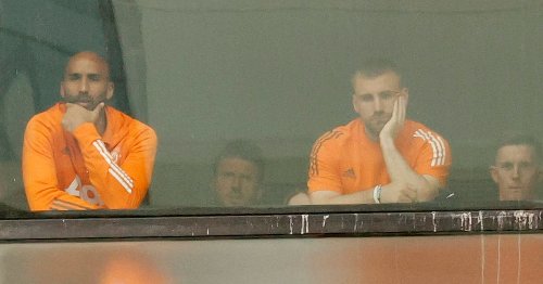 Man Utd players watch protests from inside Lowry Hotel as police clash with fans