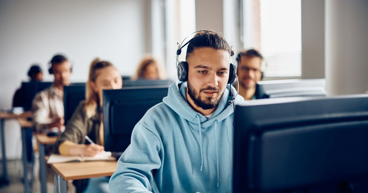 Lecturer reports students can no longer use a computer for shocking reason