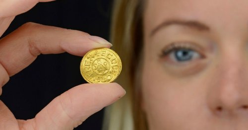 Treasure hunter finds ultra-rare gold coin worth £200,000 with metal detector