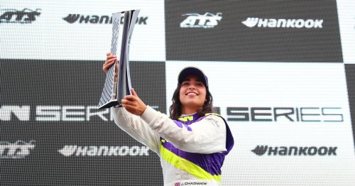 Jamie Chadwick closes in on W Series title in epic battle with Alice Powell