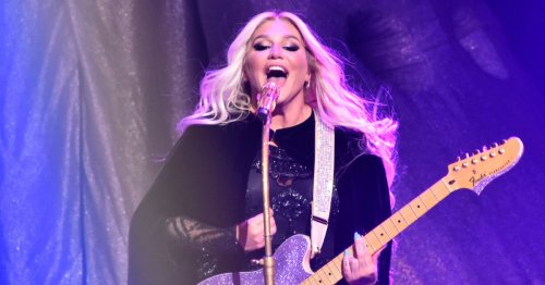Kesha suffers devastating haemorrhaged vocal cord in the middle of live show