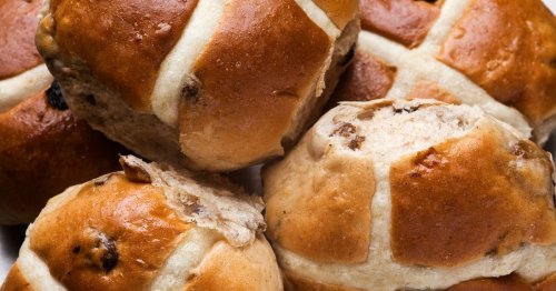 Paramedic issues hot cross bun warning to all parents ahead of Easter weekend