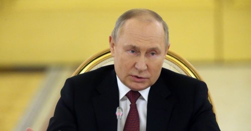 Vladimir Putin leading Russia to destruction and is 'hostage to propaganda', says expert