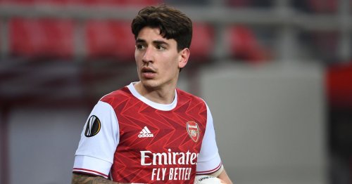 Arsenal decide on right-back replacement as Bellerin waits for PSG