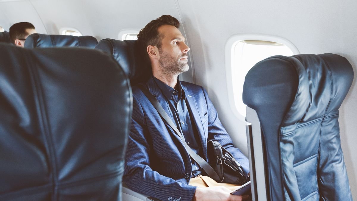 'Entitled dad demanded I swap £150 plane seats but I quickly humbled him'