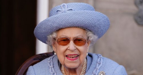 Queen has unusual way of wearing in her shoes as she has 'very little time'