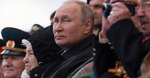 Vladimir Putin is backed into corner and prepared to use nuclear weapons, expert claims