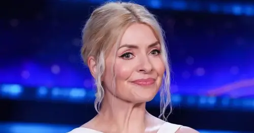 Holly Willoughby leaves ITV Dancing on Ice fans in disbelief with show-stopping dress on quarter final