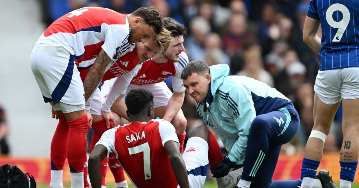 Mikel Arteta blasts "dangerous" tackle as Bukayo Saka hands Arsenal injury scare