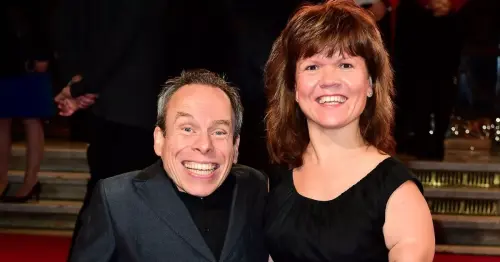 How did Warwick Davis' wife Samantha die? Harry Potter star's brave sepsis battle and all we know so far
