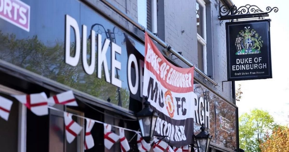 Brit Neo-Nazis celebrate Adolf Hitler's birthday in pub with swastika cake and flags