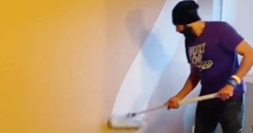 Man dubbed 'DIY King' has people in awe as he paints entire wall in just 30 seconds