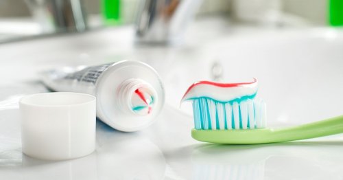 Dentist warns you should never wet your toothbrush before adding toothpaste