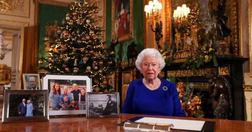 Harry and Meghan 'quit royal family after Queen's Christmas photo snub'