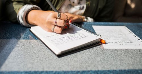 People who write with one hand are 'more likely' to have dyslexia or schizophrenia