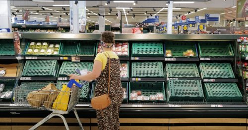 Tesco offering new lorry drivers £1,000 bonuses in desperate bid for staff