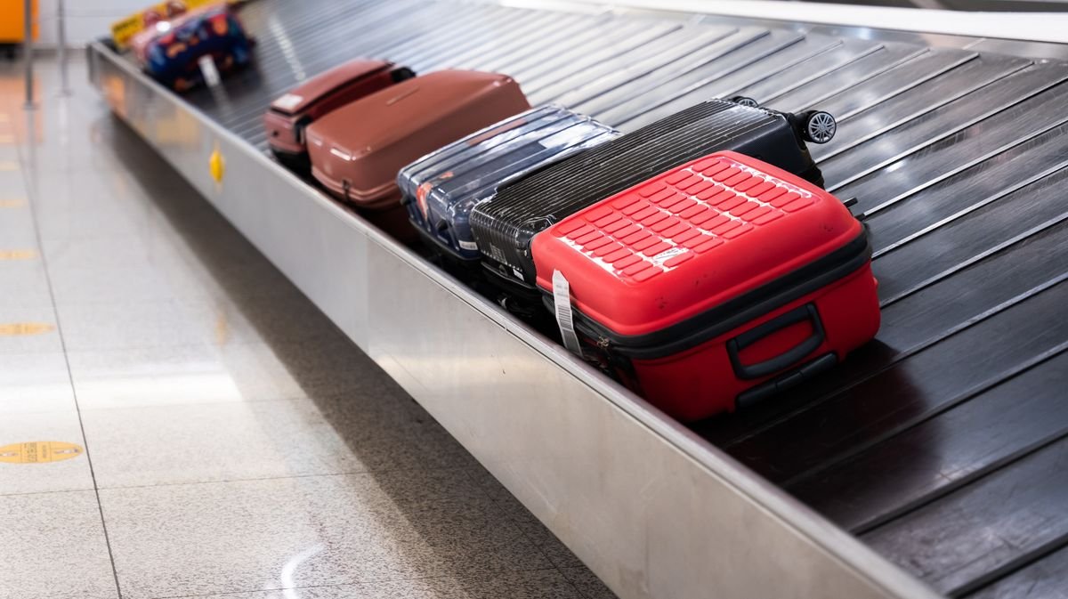 UK airport's message to travellers with hidden disabilities