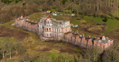 Abandoned 'haunted' mansion bigger than Buckingham Palace left to rot for over 20 years