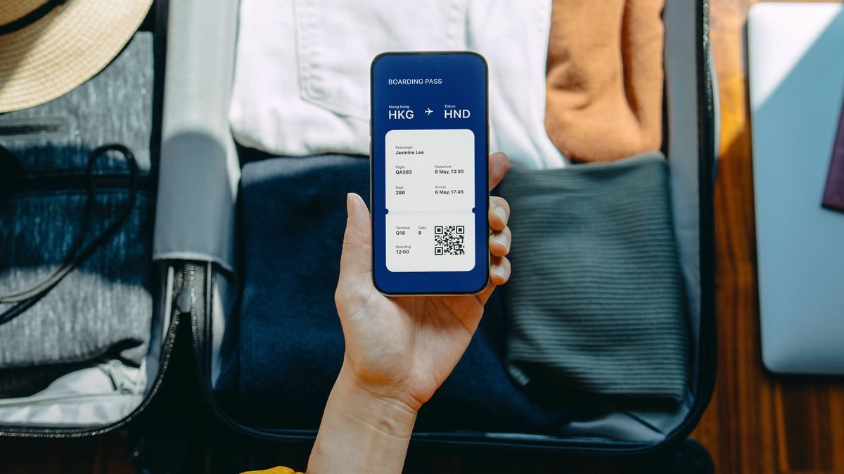UK tourists cautioned common errors can boost phone bills when travelling abroad