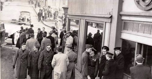 Smartly dressed man using a phone in 1940s war photo is 'proof time travel is real'