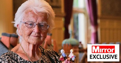 We meet knitting Queen who spent 2 yrs making incredible 18ft woolen Sandringham