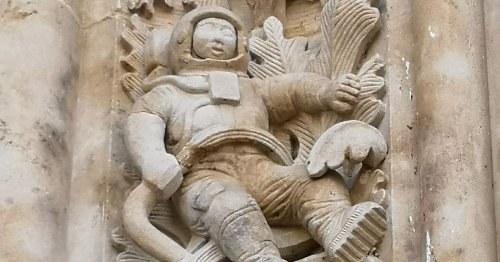 'Astronaut' carved into 16th Century cathedral sparks wild time travel ...