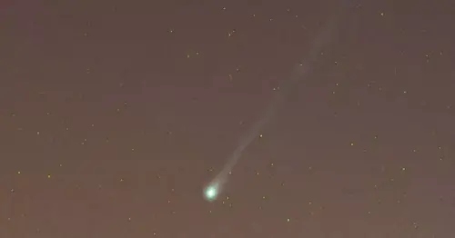 Photographer snaps jaw-dropping image of Halley-type comet spotted in skies over UK