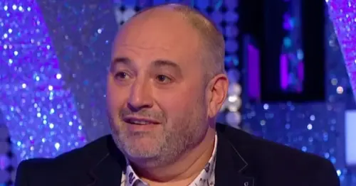 Singer forced to apologise as he makes lewd sexual remark on stage