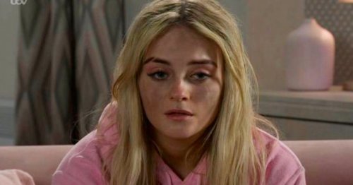 Coronation Street fans 'rumble' Kelly murder twist after spotting 'mistake' in scene