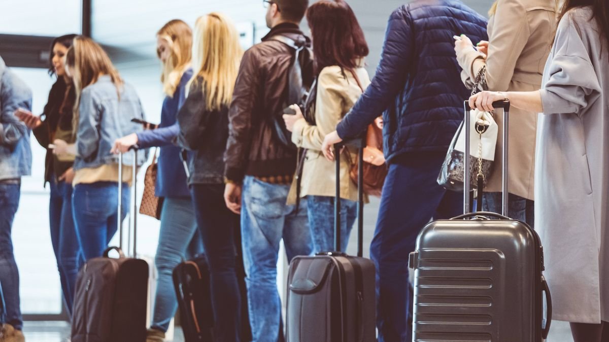 Passport holders urged to avoid getting 'caught out' by common EES mistake
