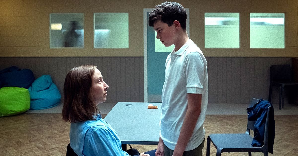 Dark Adolescence scene analysed by a child psychologist - who points out major flaw