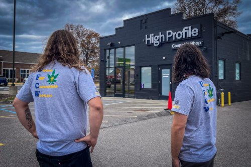 Cannabis workers across Missouri begin push to unionize dispensaries  Missouri Independent