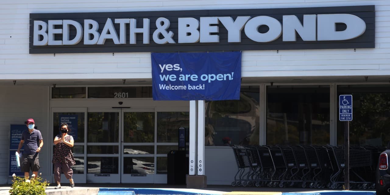 Retail investors are betting that Bed Bath & Beyond is the new GameStop, but is that even possible?