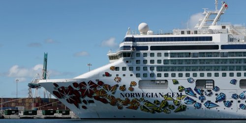 Norwegian drops COVID-19 testing, vaccination and masking. Should you take a cruise without such measures? Experts weigh in.