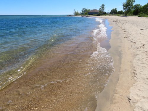 2 Michigan beaches under contamination advisories for bacteria