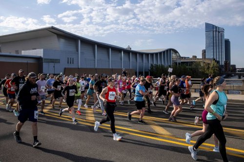 See photos from Michigan’s largest 25K race: Grand Rapids’ Amway River Bank Run