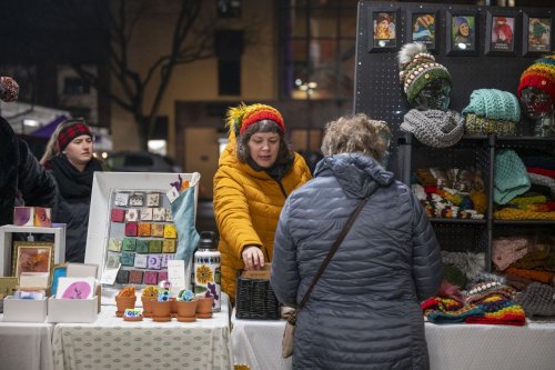 Ann Arbor’s Kerrytown lights up with holiday festivities during KindleFest