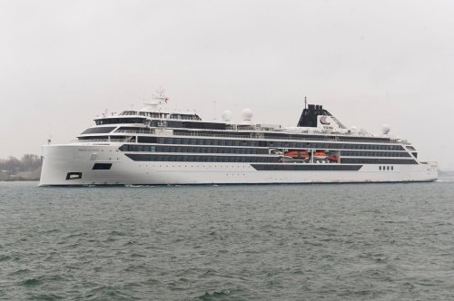 See huge twin cruise ships both anchored off Mackinac Island