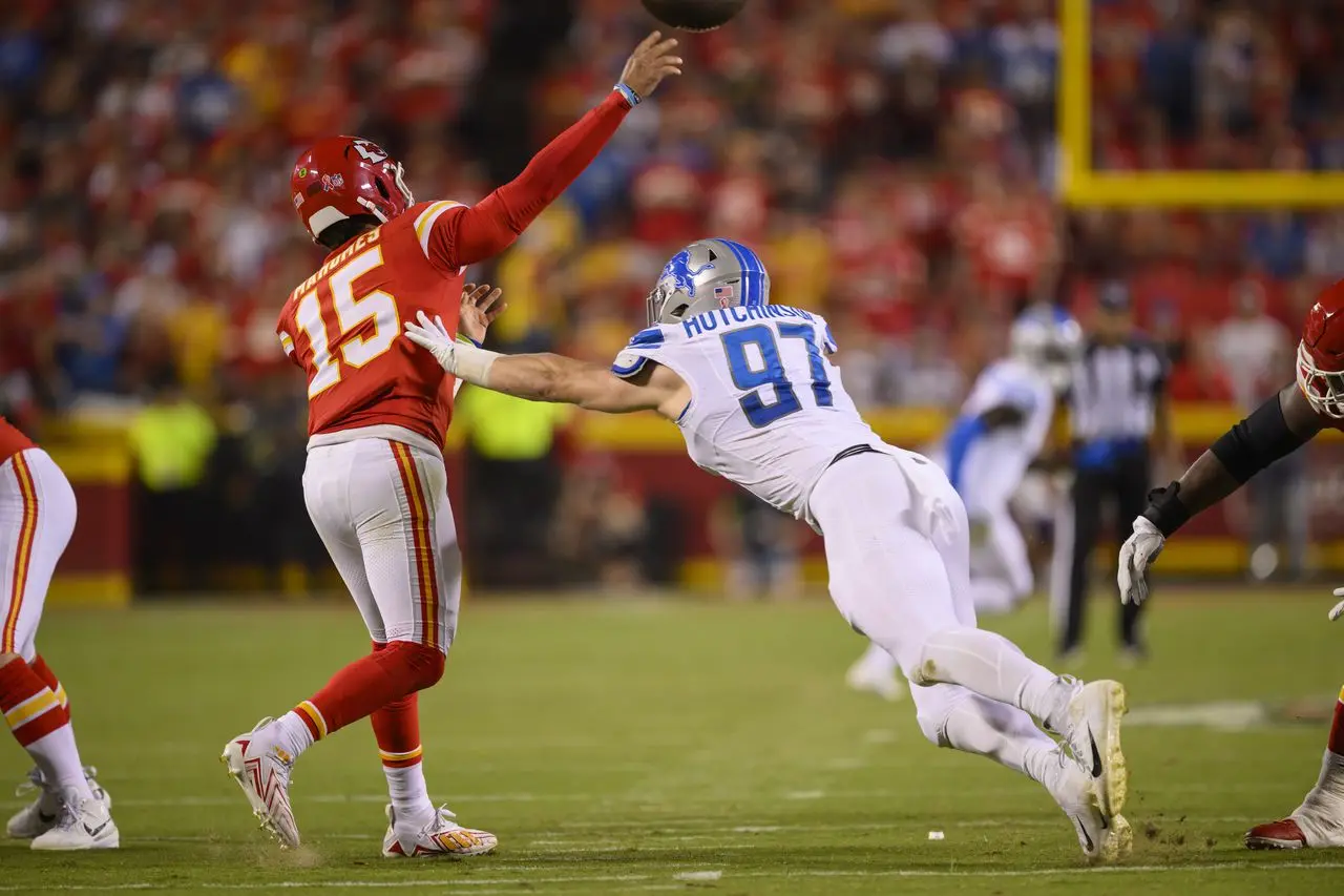 Snap counts, PFF grades: Lions' Aidan Hutchinson fuels stingy run