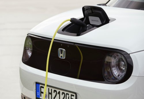 Solarstrom für Elektromobilität: Kraftfahrzeuggewerbe kritisiert das Förderprogramm