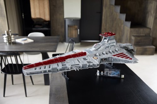 LEGO Star Wars UCS Republikanischer Angriffskreuzer der Venator-Klasse ist offiziell