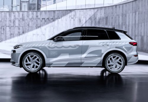 Neuer Audi Q6 e-tron fast ungetarnt auf Testfahrt unterwegs