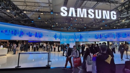 Samsung mobile unit soars, warns of tariff impact