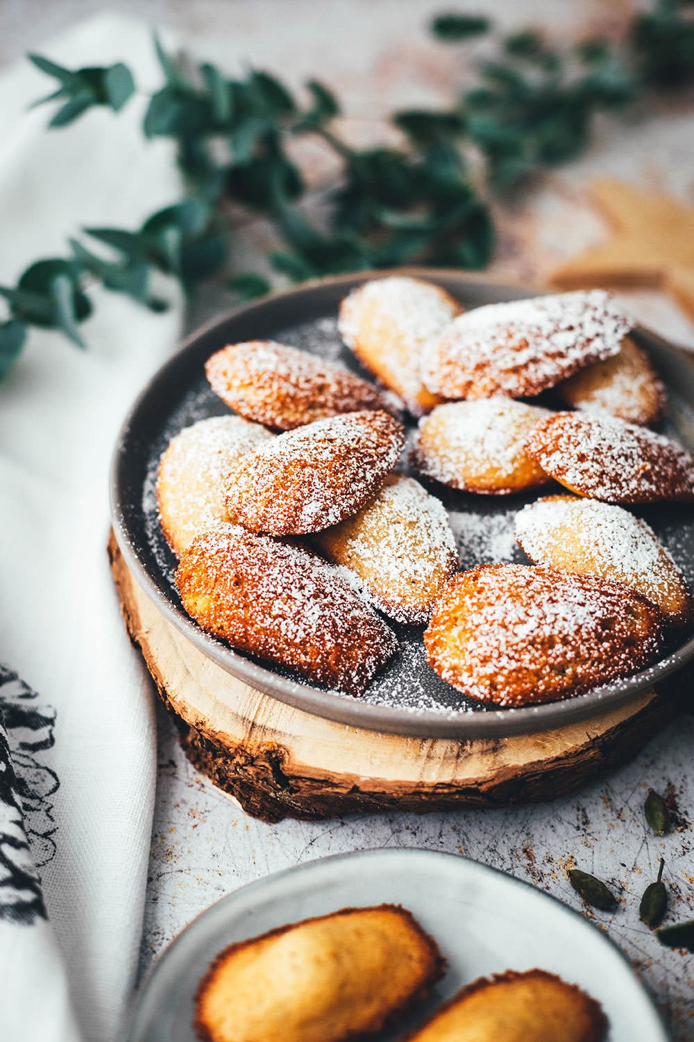 Weihnachtliche Lebkuchen-Madeleines mit Honig