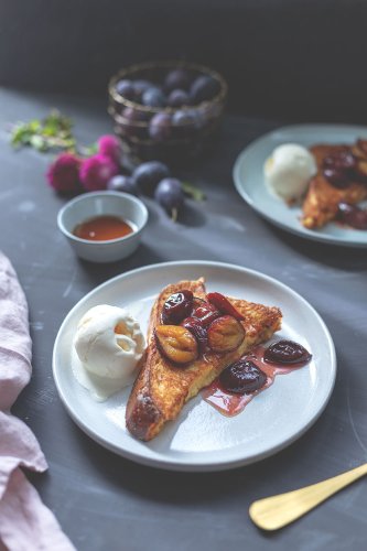 The Sunday Breakfast Club | French Toast mit karamellisierten Zwetschgen und einfachem Vanilleeis