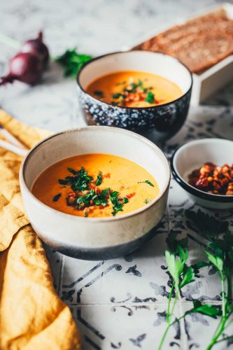 Tomaten-Linsen-Suppe mit Schmand